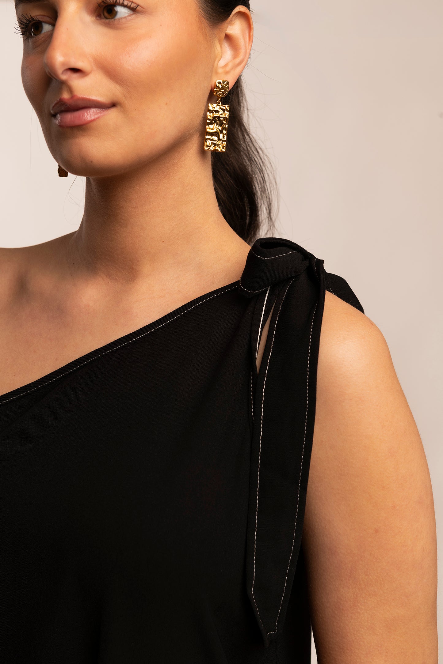 Xenia textured pendant earrings